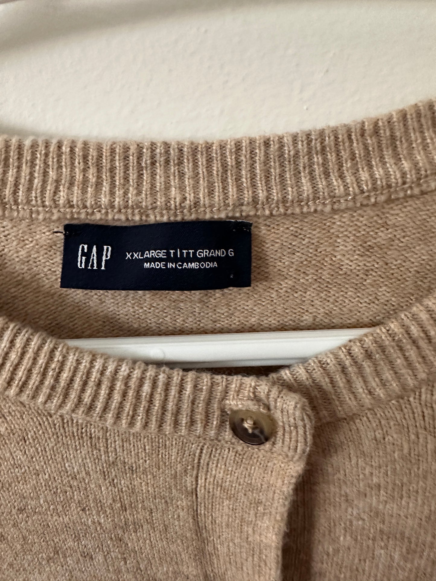 Adult XXLARGE T Beige Cardigan with Embroidered Floral Bouquet (Preloved)
